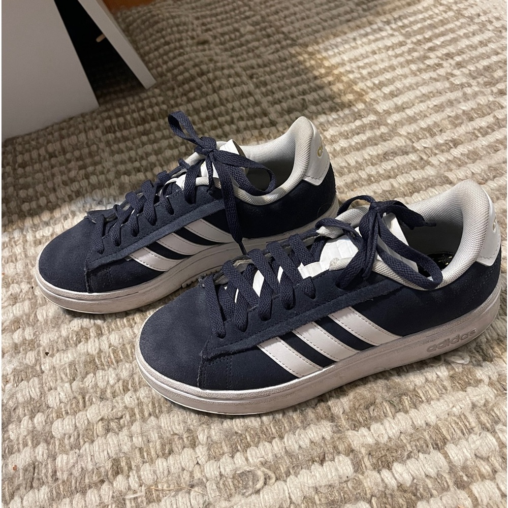 Adidas Size 7 Navy Sneaker